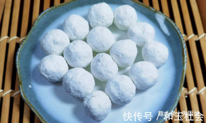馒头|面粉别蒸馒头了,把汤圆包进面皮里,孩子三天两头点名吃,特解馋