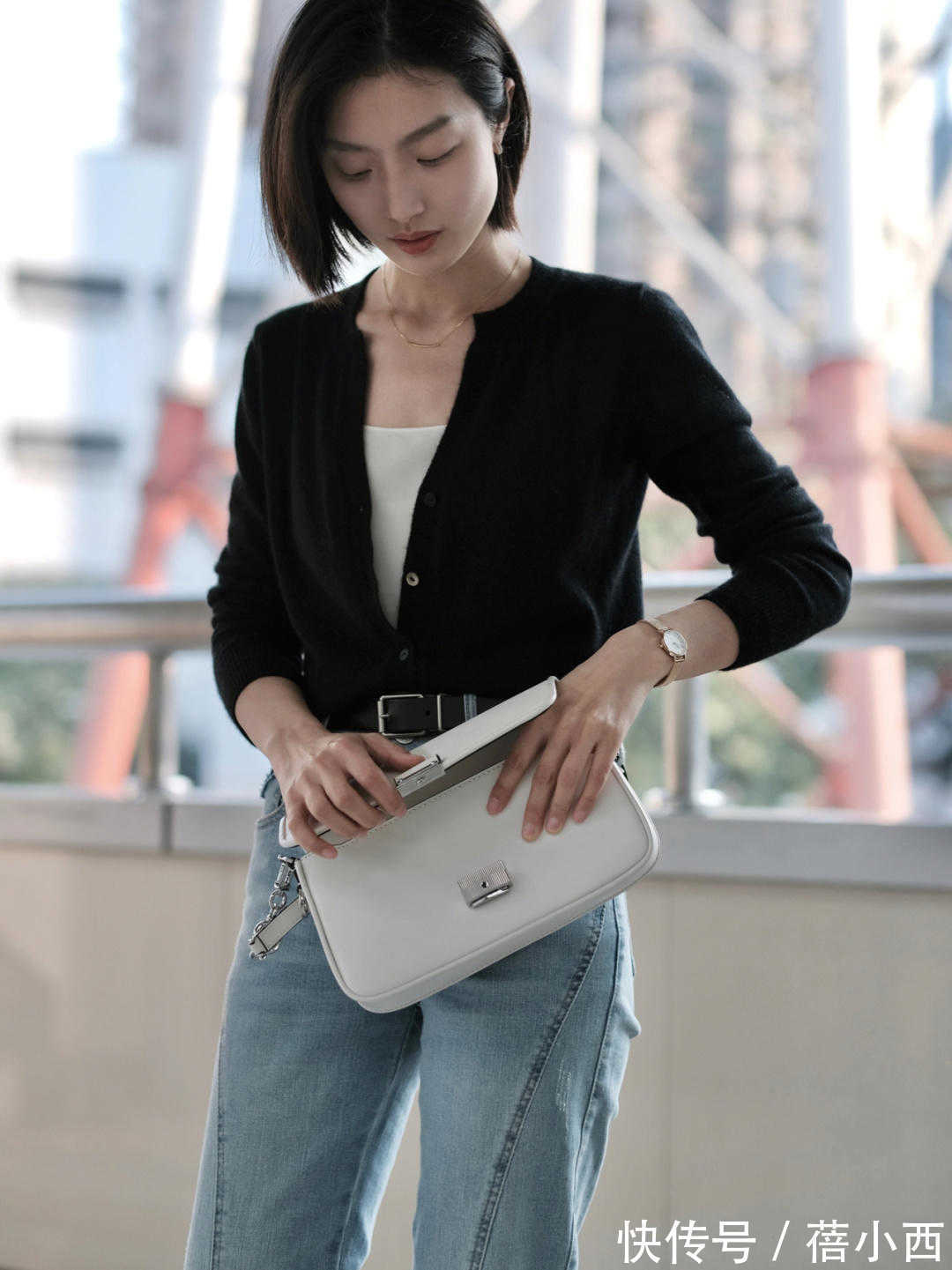 博主 想在春天穿得更时髦吗?用针织衫来穿搭凹造型,路人都夸你好看