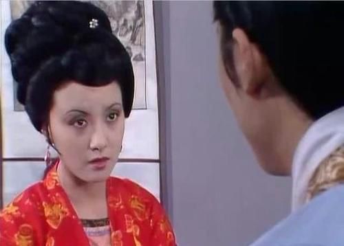 老太太|贾母的钱压塌了箱子底,为何眼看着王熙凤典当,却不肯拿出来?