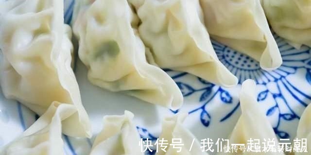 拌饺子馅时,放生油还是熟油很多人做错了,难怪饺子吃着不香