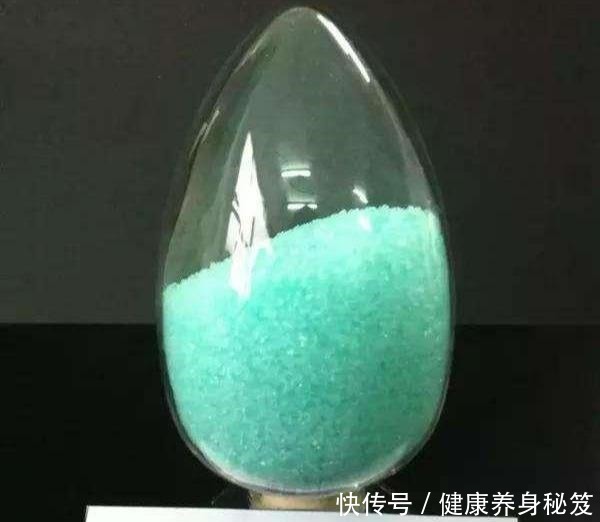 3种“酸水”养花必备,一月浇一次,绿的像刷漆,大花开不断!