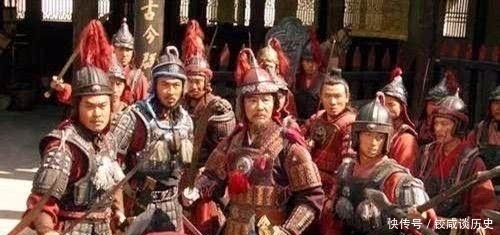 庆功宴|朱元璋庆功宴跌倒，众人忙装没看到，只有他立即去扶，朱元璋：把他杀了！