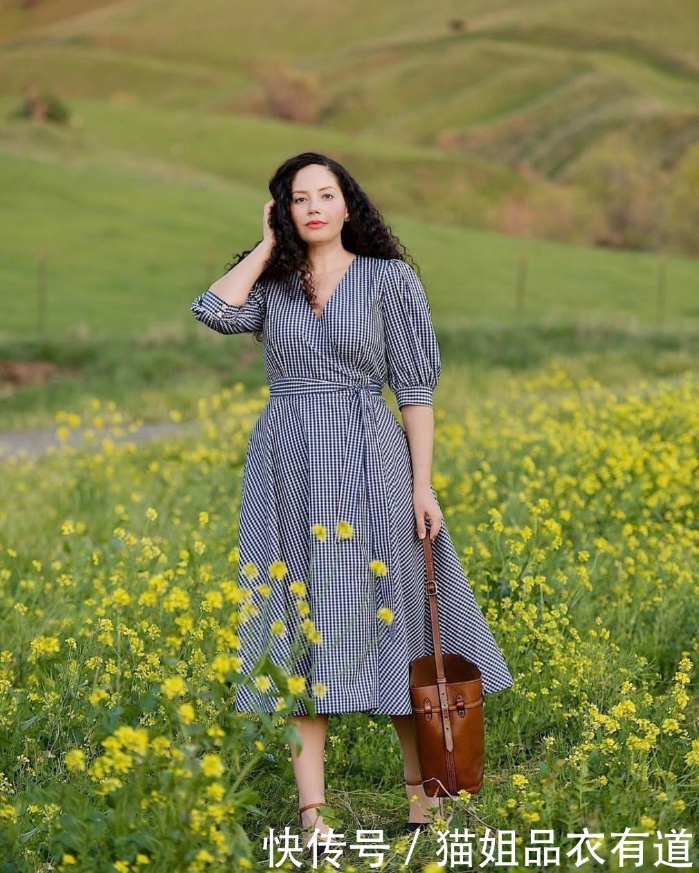 露肤|160斤的大码博主,4条法则教你“瘦身穿搭”,穿衣楷模名不虚传