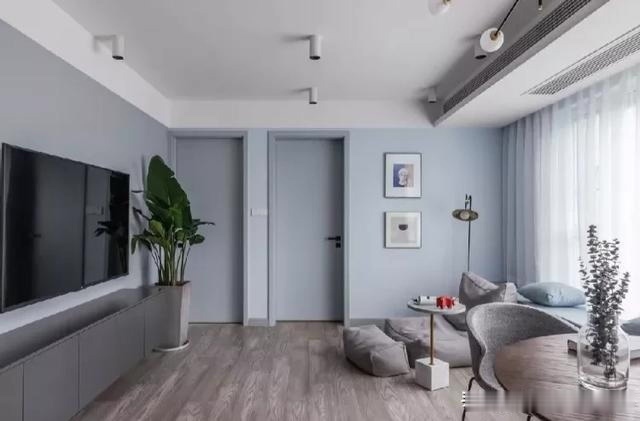 大衣柜|客厅一定要放沙发和茶几的现在都流行这样装啦