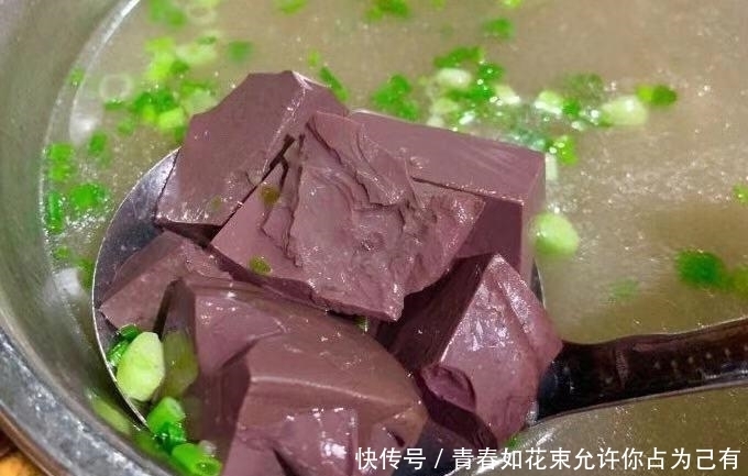 广西最霸气的牛杂大排档,一天卖几百斤牛杂,楼上楼下几百人同时吃