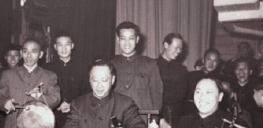 马家|为传宗接代,爸妈让他娶小,他不愿意,领养孩子后妻子连生五胎