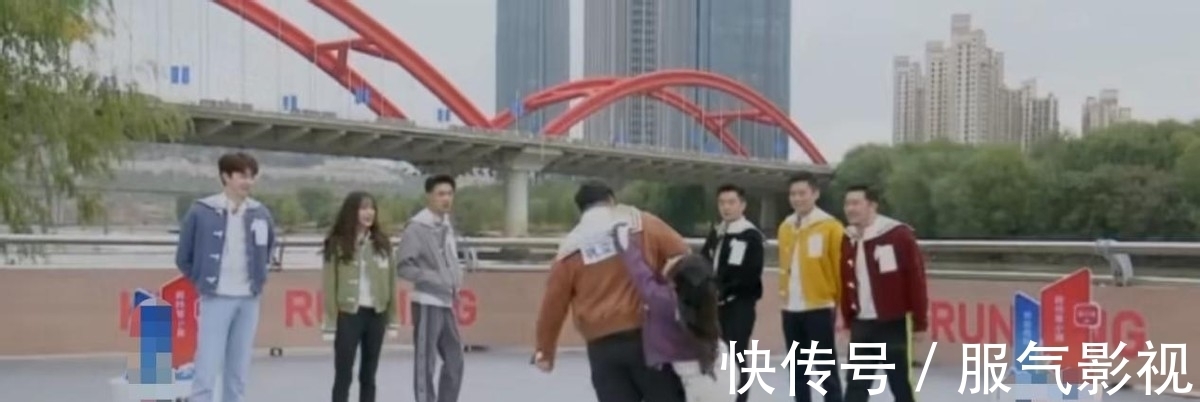 邓超连线李晨引泪奔,3声“问好”给足《跑男》体面,打破谣言