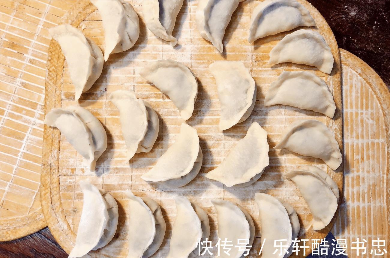 多汁|头伏包饺子，还得用这个菜，皮薄馅大，鲜嫩多汁，老人孩子都爱吃