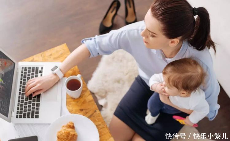 妈妈|经常被妈妈抱,和总躺在婴儿床上的宝宝,到底在哪些方面有差距?