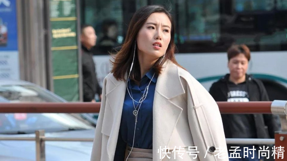 性感 街拍: 浓淡适中, 仪静体闲有气质的性感成熟少妇, 气质很高贵!