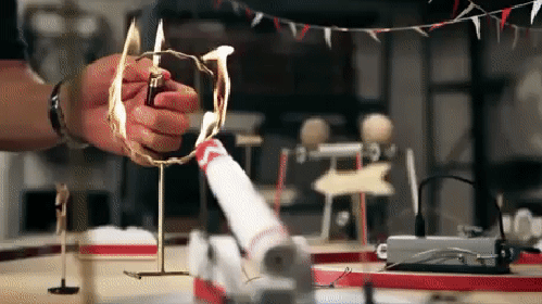 |搞笑GIF:二货,很疼吧,方向弄反了啊