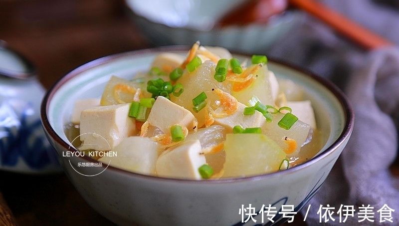 大肚腩|冬瓜和豆腐一起烩，成本不到5块钱，减肥时多吃，大肚腩越来越小