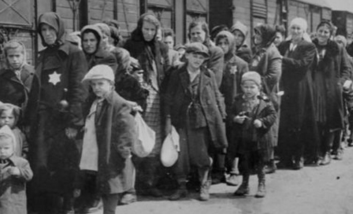 不到|小女孩将被活埋,她对纳粹士兵说请埋浅一点,我怕妈妈找不到!最后结果怎样