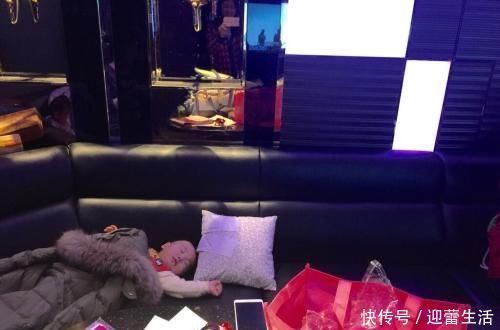 女儿|父母带2岁女儿去寺庙进香，在门口被一老和尚拦下：孩子别进