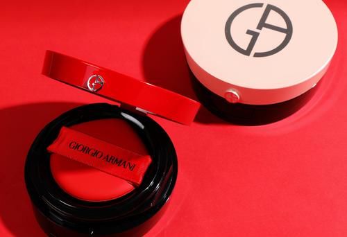 盘点5款好用的大牌“粉底液”：阿玛尼妆感高级，兰蔻遮瑕力超强