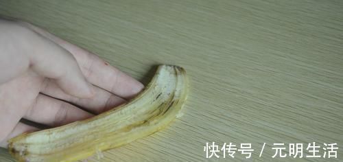 塑料袋|吃剩的香蕉皮“半点”都别扔,用途太厉害了,好多人都不懂,学学