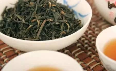 家里拖把用久了又脏又臭,教你几个招,立马变清新干净!