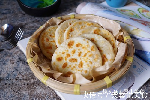 不用发面的小饼，依然柔软，翻来覆去吃了几十年，就是吃不腻！