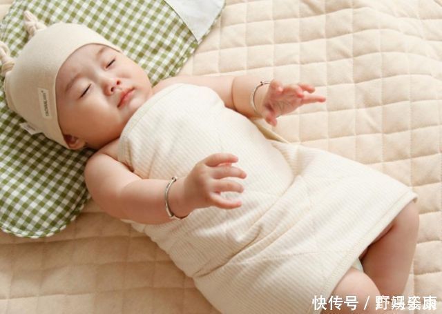 孩子|孩子在3个月前,这3种“睡姿”尽量要避开,可能会损伤孩子发育