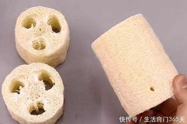 丝瓜络的生活妙用|丝瓜络上插一根棍子,太厉害了,现在知道还不算晚,涨知识了