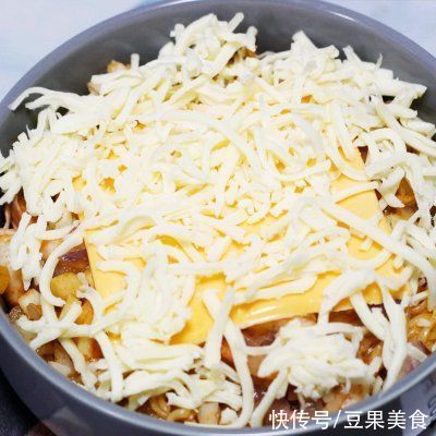 虾仁芝士焗面|#安佳马苏里拉芝士挑战赛#虾仁芝士焗面