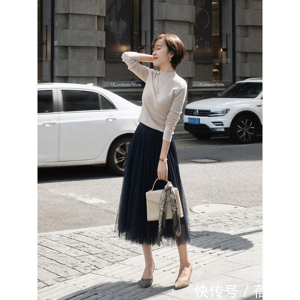 黑白|秋季还是穿“黑白配”最高级,学会这4种高阶搭配,穿出时尚感