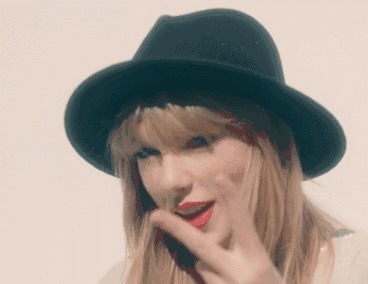 外套太多看得眼花缭乱，今年“牛仔外套”潮流来袭，谁穿谁好看