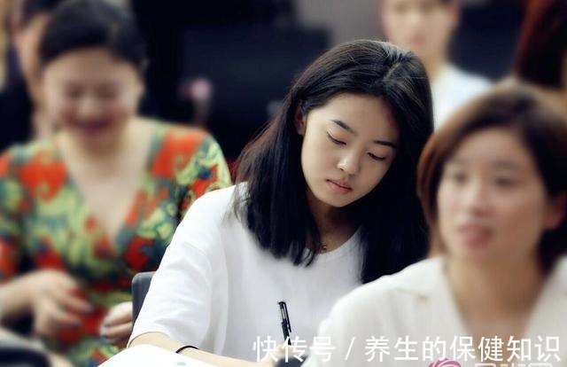 管理师 形象管理师专业班的点睛之笔---妆容发型!