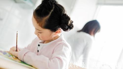 存钱|“哭穷”的父母最差劲,培养孩子的金钱观,家长应做好这3件事