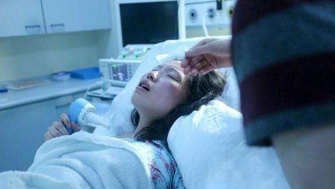 孕妈们|你不知道的冷知识:孕妈被推入产房后,医生们都在做些什么?