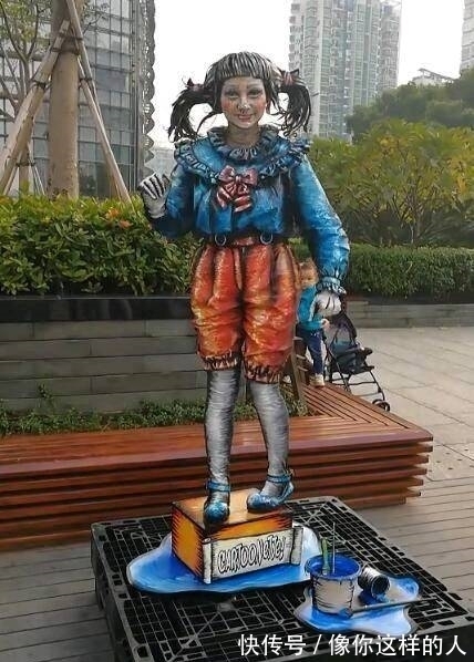 |搞笑图片幽默段子笑话:哈哈,哪个有才的人帮小猫咪摆的姿势呢?