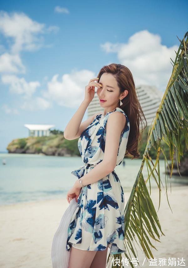 动人|长发美女穿着印花连衣裙,约会休闲两不误,格外的美丽动人