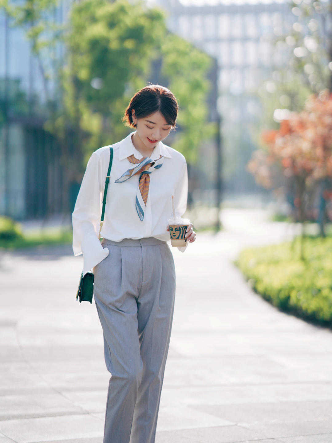 单品|夏季,衬衫是最佳的搭配单品,这样穿让你秒变成气质女神,超洋气