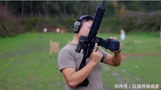 m16a4|论突击步枪的全自动模式是否合理？和三连发步枪相比有什么优点？