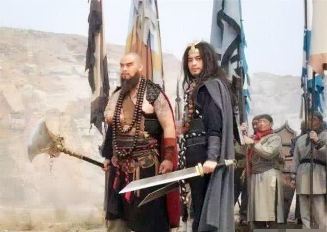 林冲@水浒传:林冲落难幸亏鲁智深及时赶到,武松落难却只送了他烧鹅