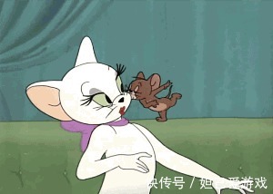汤姆猫|万物皆可云的正确操作：撸猫玩法常见，自热火锅竟然也可云品尝？