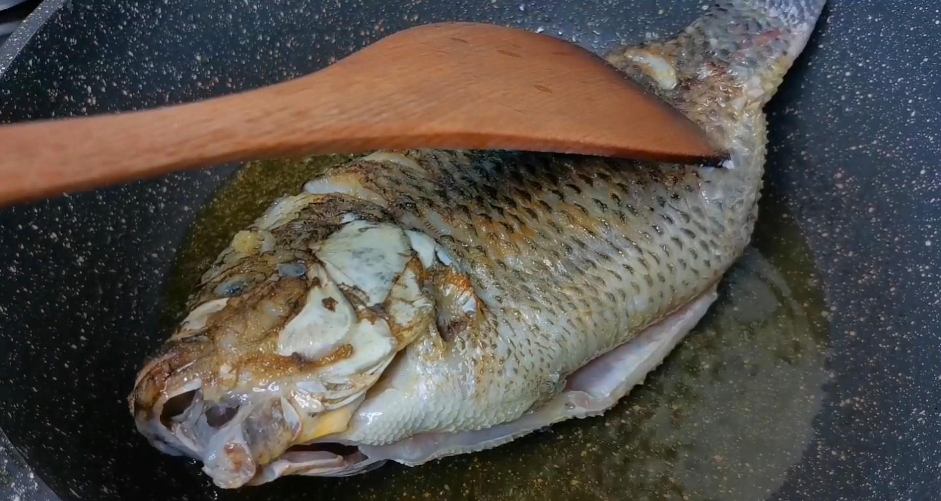  腥味|不管煎什么鱼，只要牢记4点！鱼皮不破不粘锅，还没一点腥味
