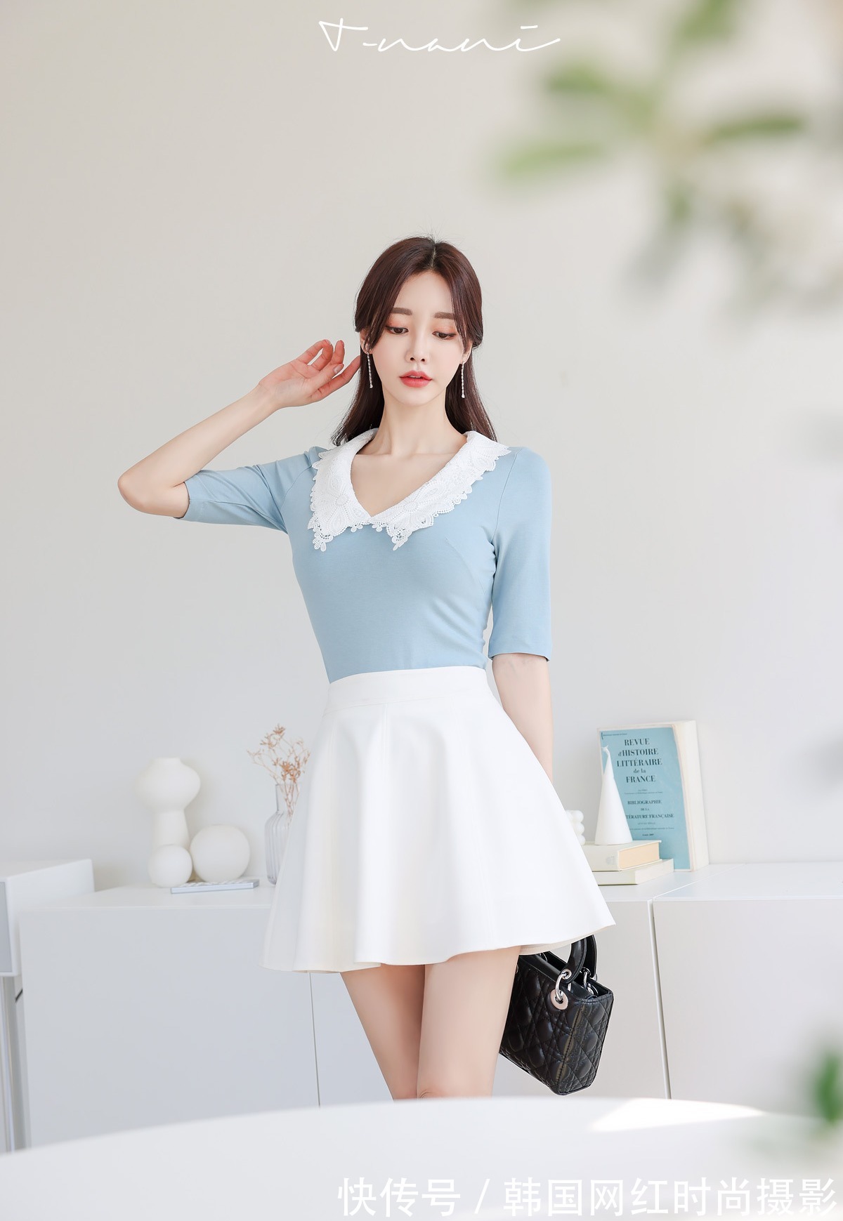 搭配|女神孙允珠高清时尚搭配：欧若拉蓝蝶纤墨娃娃领拼搭裙