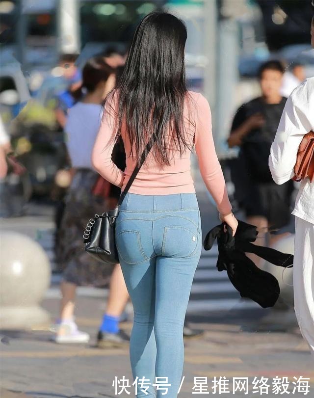 身材微胖女士的穿搭,坚持以“束腰”为核心,曼妙身姿不远了!