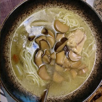 双菇鸡汤拉面