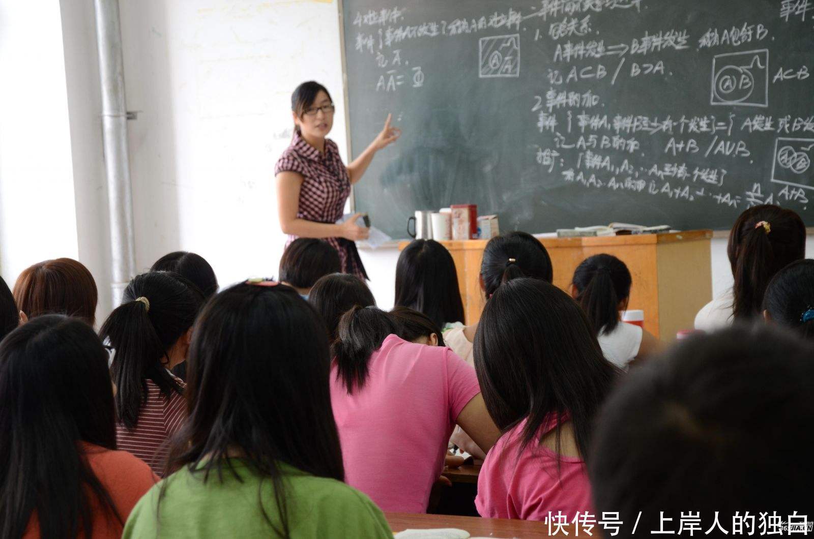 老师|中小学“教师荒”却超编，老师消失了？校长三个字戳中痛点