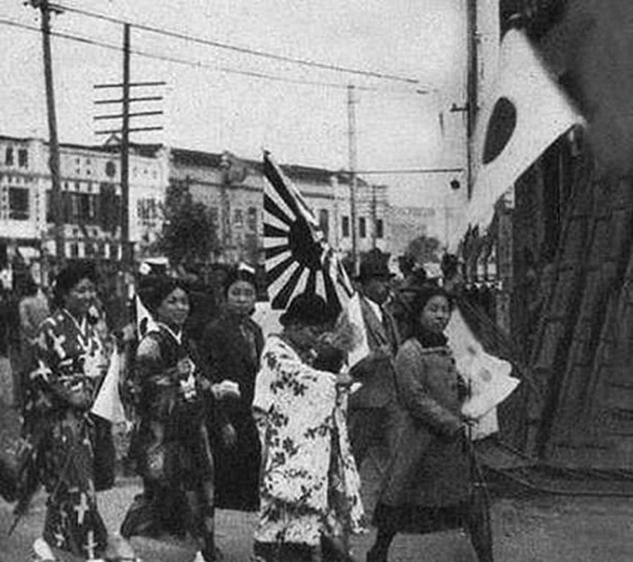 巨像|镜头下真实的日本鬼子:图4巨像刘能,图5被揍成“猪头”的日军俘虏