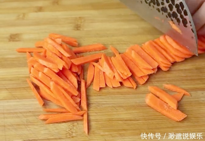 饭菜|买把芹菜回家做道好吃的,鲜香美味,一口清脆,是道不错的下饭菜