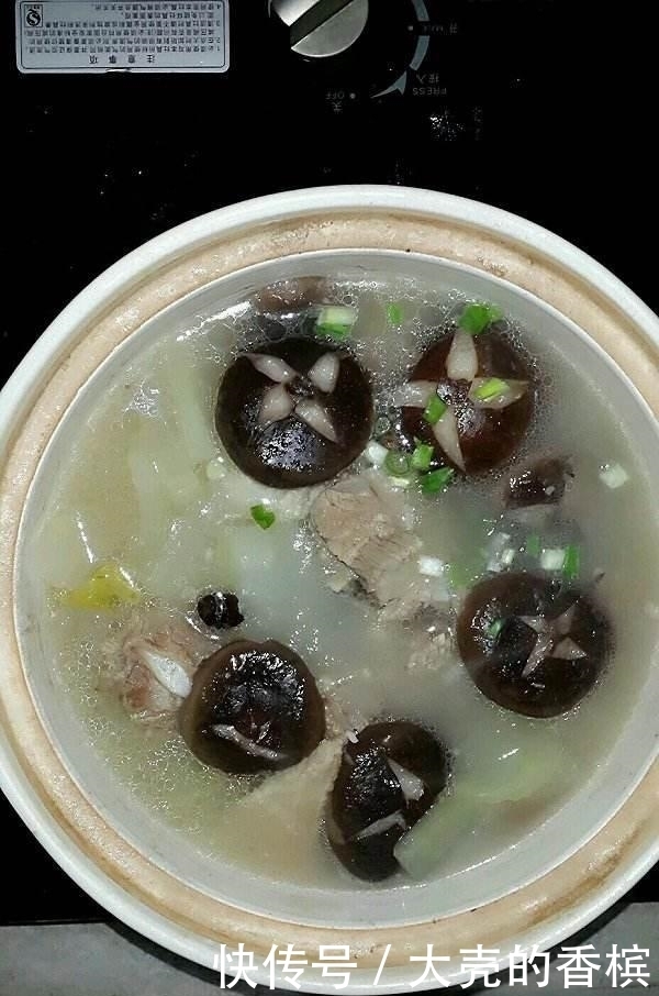 美食推荐:辣椒炒鸭肠、香菇排骨汤、豆角炖五花肉、多彩蒸鸡蛋