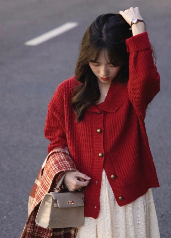 半身裙 针织衫配裤子还是裙子更好看?建议你两个都选,这样搭美极了!