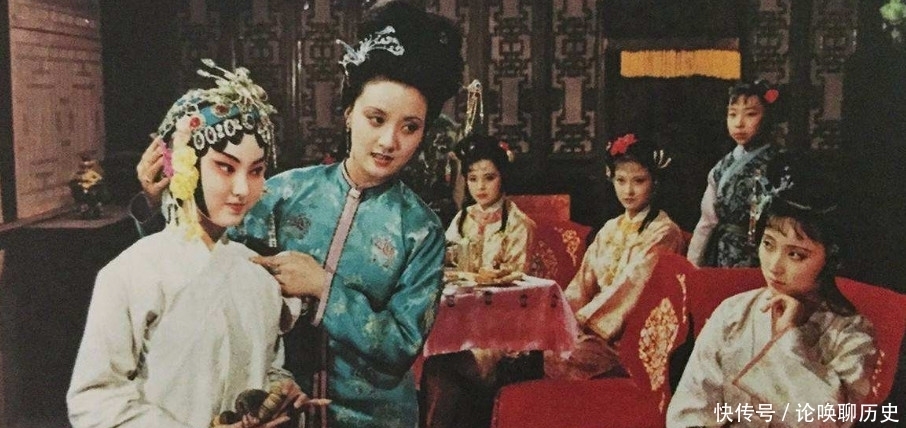 贾宝玉|从博爱到专情,影响贾宝玉的,不是黛玉宝钗,而是个不起眼的丫头