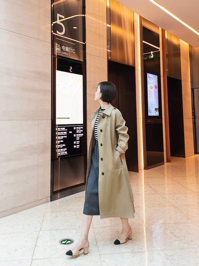 穿搭|秋天不知道该穿什么外套?这4件风衣就够了,适合30岁的女人借鉴