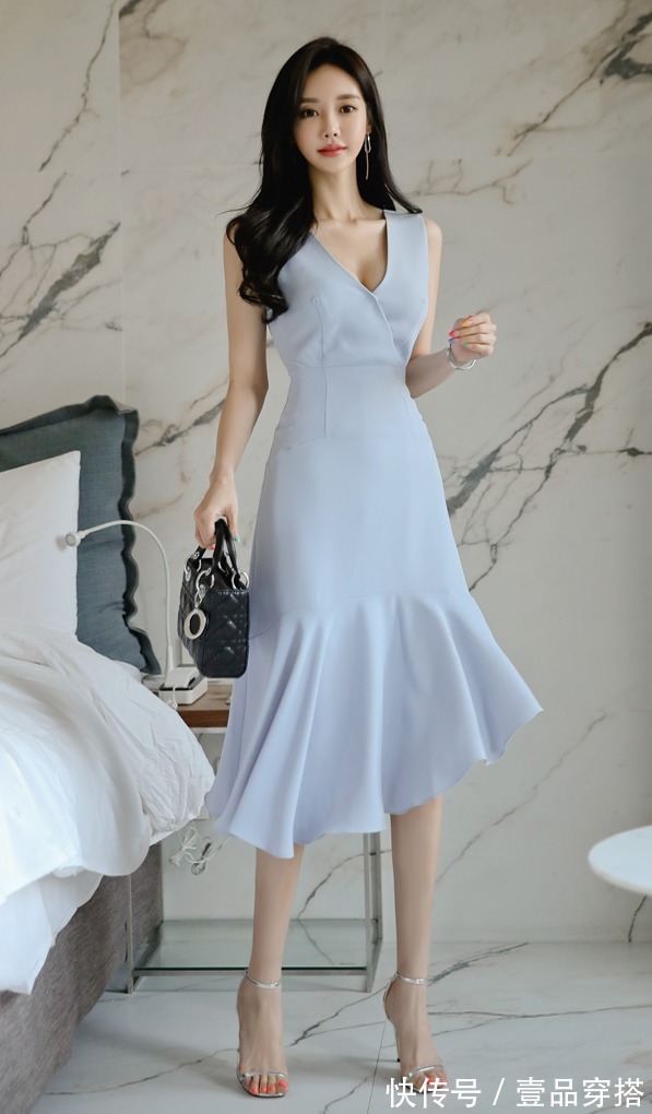 釉彩|女神孙允珠高清时尚搭配:浅蓝釉彩玻璃缤纷甜美鱼尾裙