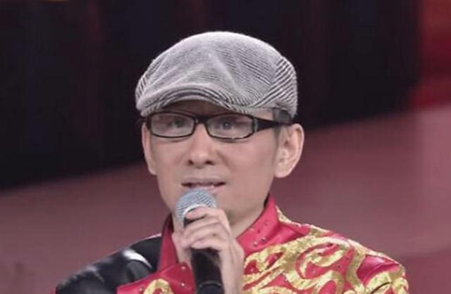 从《星光大道》一夜成名的草根歌手阿宝,为什么突然就不红了?