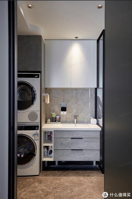 卫浴|绝！5口之家0杂物，只靠1扇门实现卫浴三分离